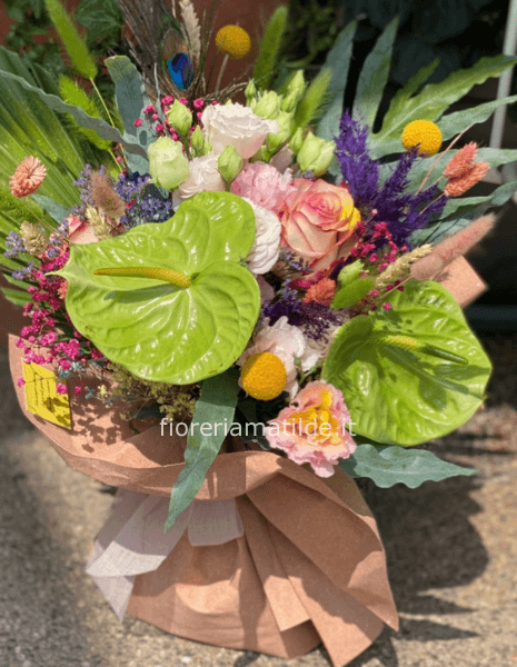 Bouquet di fiori e colori assortiti.